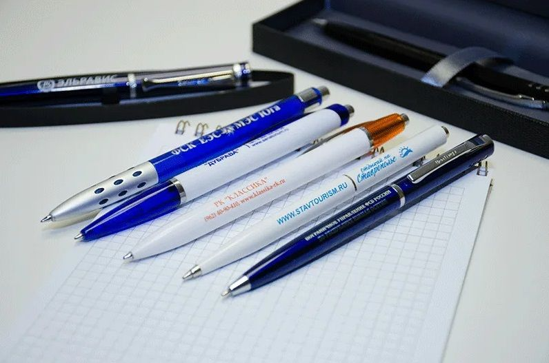 Печать на ручках. Ручки. Авторучки с логотипом. Сувенирка ручки. Ручка сувенирная с логотипом.